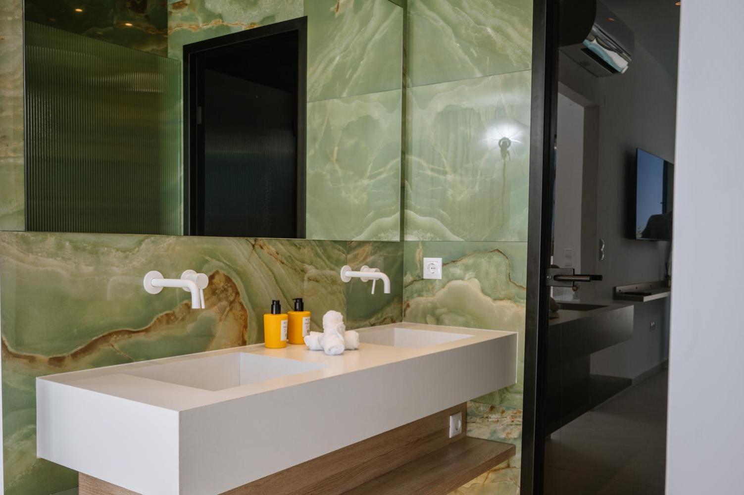 Sardines Luxury Suites Hersonissos  Exterior photo